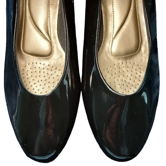 Hush Puppies Soft Flex black patent leather shoes, size 11EW - Picture 2 of 6